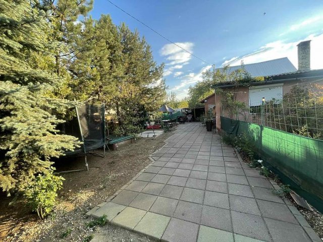 Eladó családi ház, Vácon 55 M Ft, 2 szobás