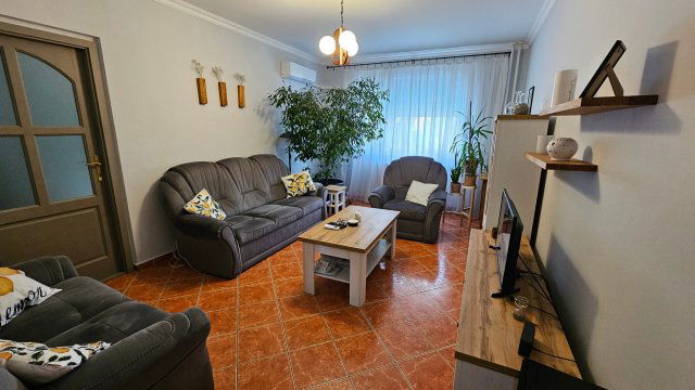 Eladó panellakás, Szegeden, Hajlat utcában 56.5 M Ft, 2+2 szobás