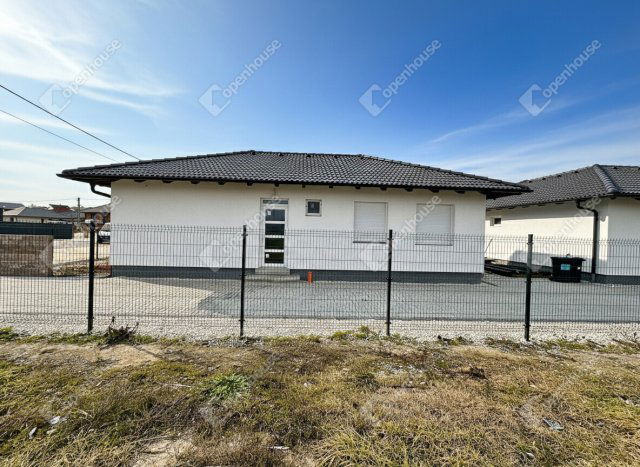 Eladó családi ház, Székesfehérvárott 94.5 M Ft, 4 szobás