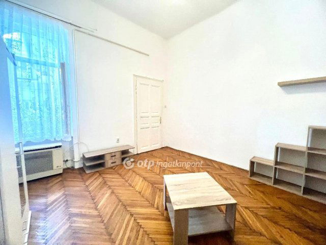 Eladó téglalakás, Budapesten, V. kerületben 76.9 M Ft, 2 szobás