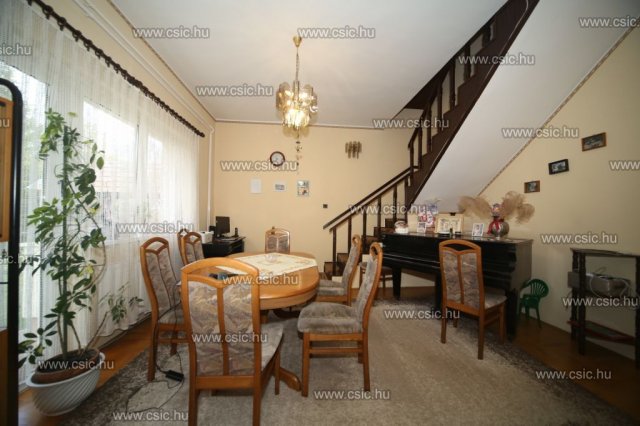 Eladó családi ház, Budapesten, III. kerületben 399.9 M Ft