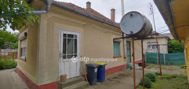 Eladó családi ház, Solton 24.99 M Ft, 2+1 szobás