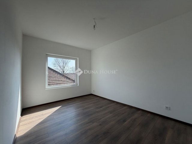 Eladó téglalakás, Vecsésen 74.9 M Ft, 4 szobás