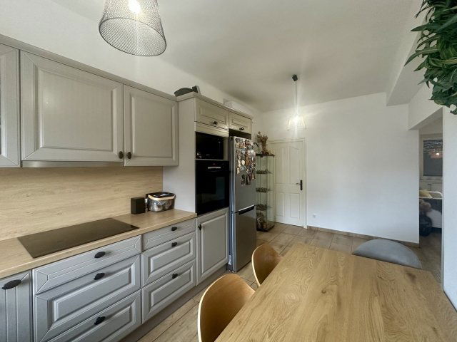 Eladó téglalakás, Keszthelyen 72.9 M Ft, 2+1 szobás