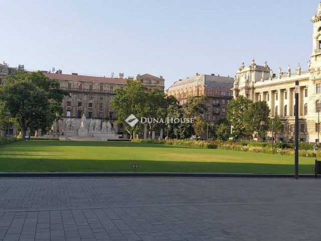 Eladó téglalakás, Budapesten, V. kerületben 195 M Ft, 1+2 szobás