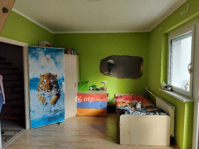 Eladó téglalakás, Mosonmagyaróváron 65.5 M Ft, 4 szobás