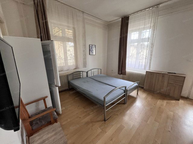 Eladó családi ház, Győrött 69.9 M Ft, 6+2 szobás