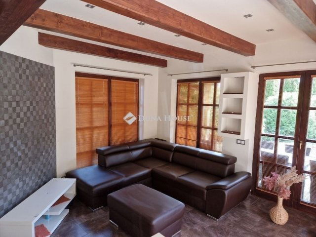 Eladó családi ház, Gombán 167 M Ft, 7 szobás