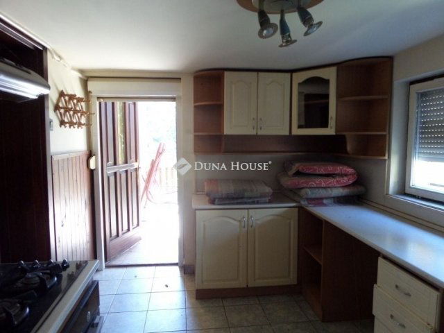 Eladó családi ház, Pécsett 120 M Ft, 5 szobás