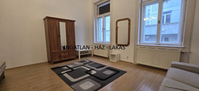 Eladó téglalakás, Budapesten, VII. kerületben 109.9 M Ft