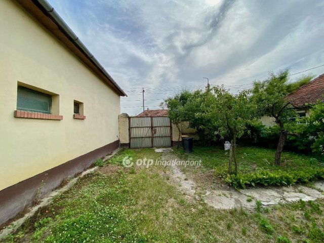 Eladó családi ház, Kiskunmajsán 17.5 M Ft, 4 szobás