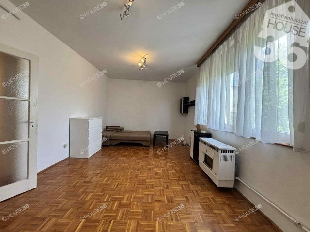 Eladó téglalakás, Kecskeméten 37.2 M Ft, 2 szobás
