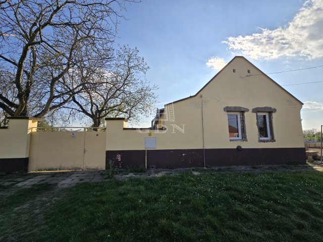 Eladó családi ház, Madarason 7.5 M Ft, 3 szobás