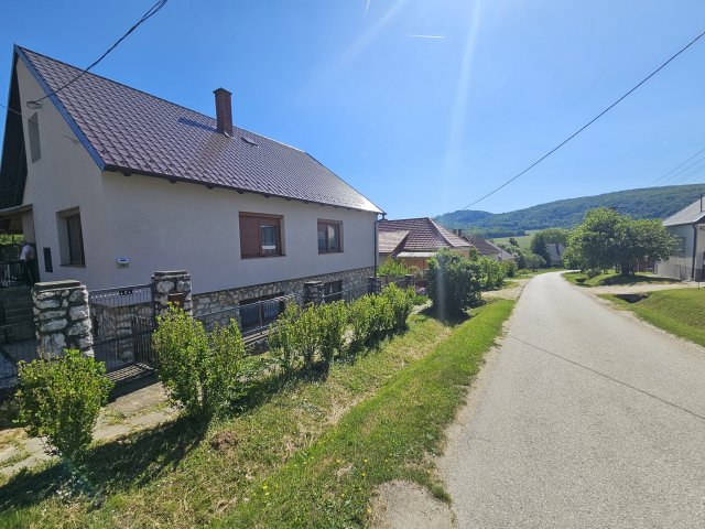 Eladó családi ház, Bakonybélben 84.9 M Ft, 1+3 szobás