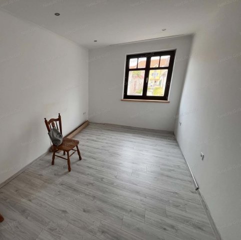 Kiadó téglalakás, albérlet, Győrött 225 E Ft / hó, 3+1 szobás