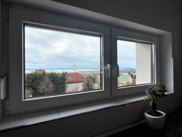 Eladó családi ház, Csopakon 398 M Ft, 6 szobás