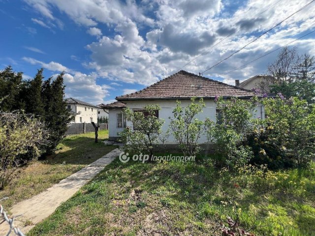 Eladó családi ház, Dunakeszin 89.9 M Ft, 2+1 szobás