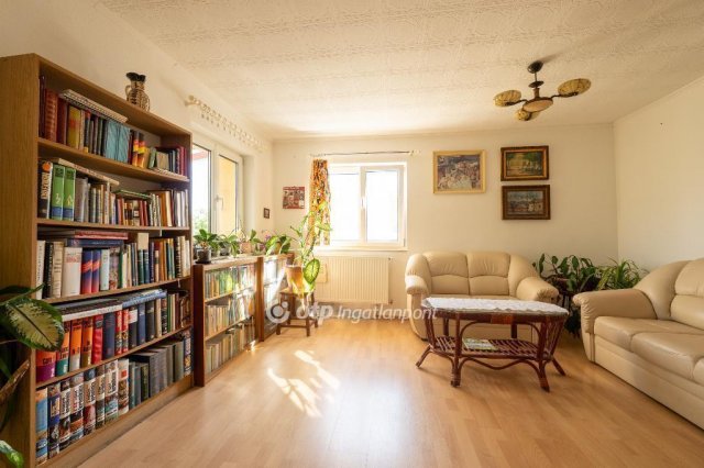 Eladó családi ház, Budapesten, III. kerületben 117.9 M Ft
