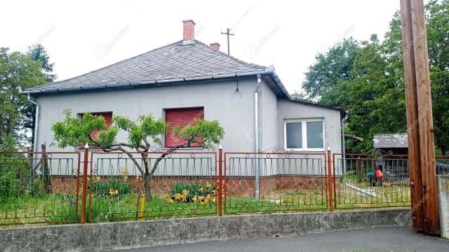Eladó családi ház, Csonkahegyháton 25.5 M Ft, 2 szobás