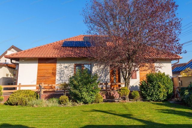 Eladó családi ház, Jászberényben 115 M Ft, 3+1 szobás