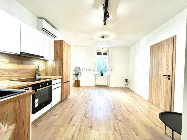 Eladó téglalakás, Pécsett, Mária utcában 73.9 M Ft, 3 szobás