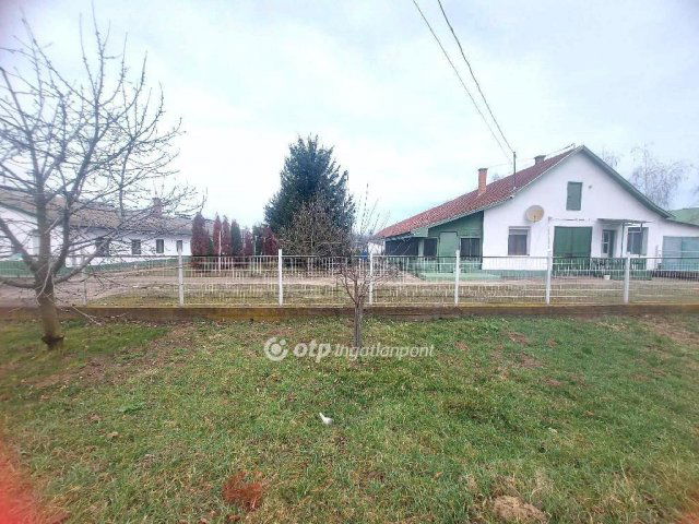 Eladó családi ház, Hosszúpályin 249.999 M Ft, 5 szobás