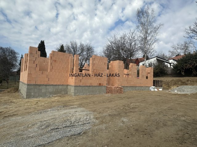 Eladó családi ház, Erdőkertesen 104.89 M Ft, 5 szobás