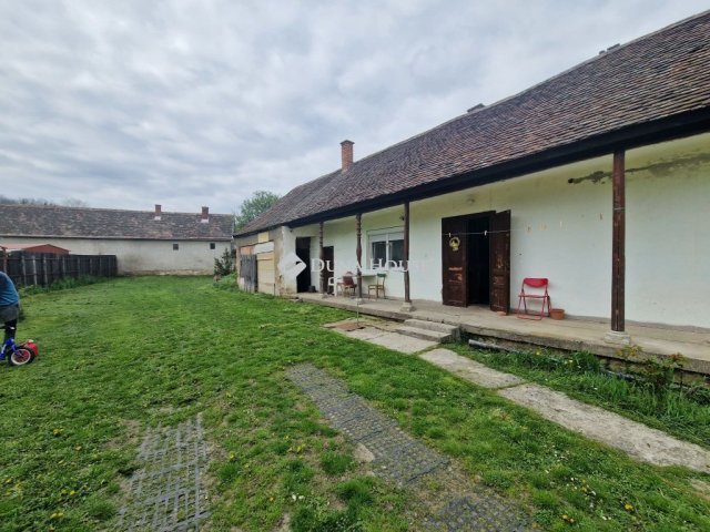 Eladó családi ház, Szászváron 9.99 M Ft, 2 szobás