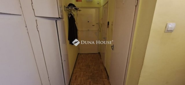 Eladó panellakás, Kecskeméten 39.8 M Ft, 2 szobás