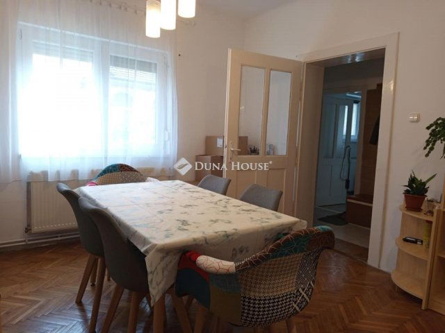 Eladó ikerház, Komlón 27.49 M Ft, 3 szobás