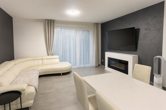 Eladó téglalakás, Tatán 93.5 M Ft, 3 szobás