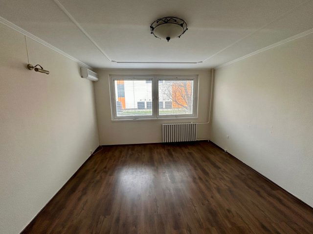 Eladó panellakás, Cegléden 36.5 M Ft, 1 szobás