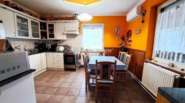 Eladó családi ház, Mendén 65.9 M Ft, 2 szobás