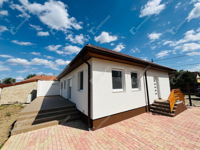 Eladó családi ház, Tiszaszigeten 99.9 M Ft, 4 szobás
