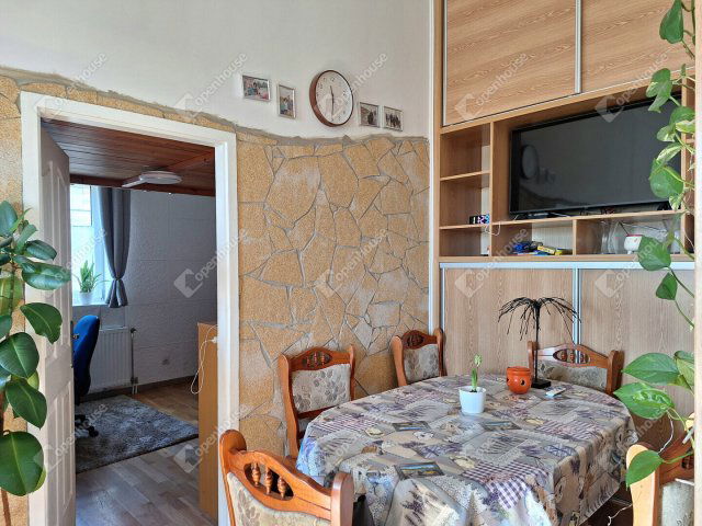 Eladó téglalakás, Fertődön 58 M Ft, 3+1 szobás