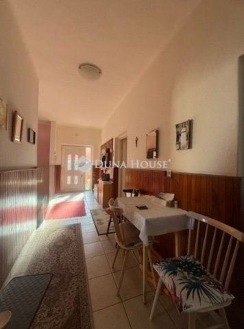 Eladó családi ház, Vecsésen 62 M Ft, 2 szobás