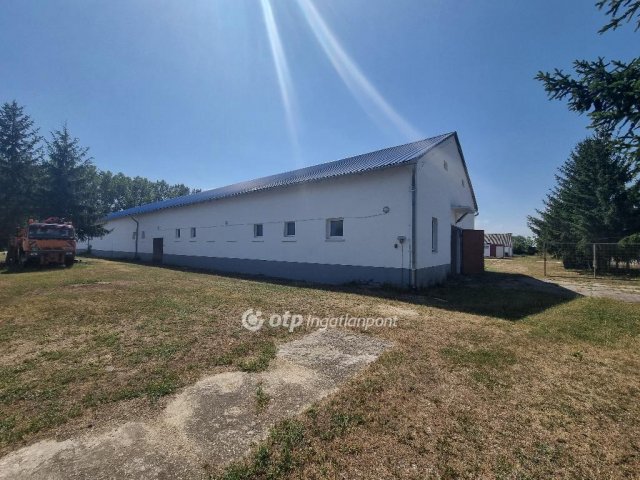 Eladó ipari ingatlan, Gyarmaton 250 M Ft / költözzbe.hu