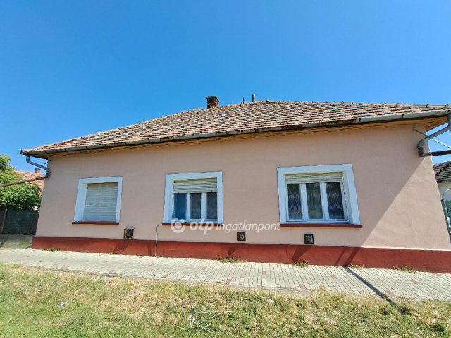 Eladó családi ház, Kenderesen 13.5 M Ft, 3 szobás