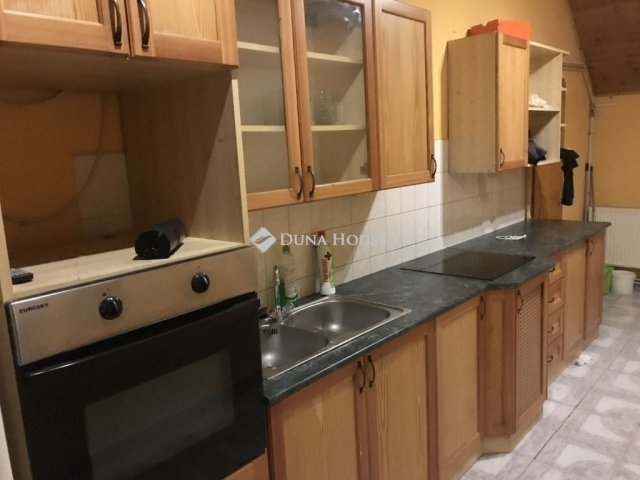 Eladó családi ház, Nagyvenyimen 90 M Ft, 3 szobás