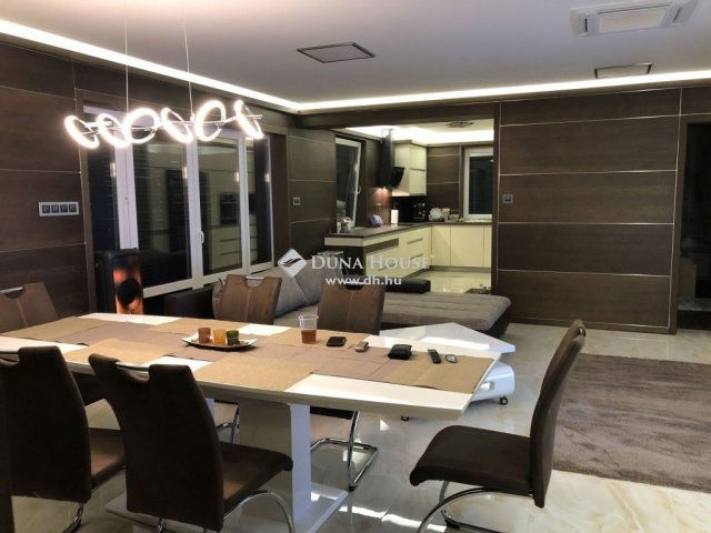 Eladó családi ház, Nemesvámoson 124.99 M Ft, 4+1 szobás