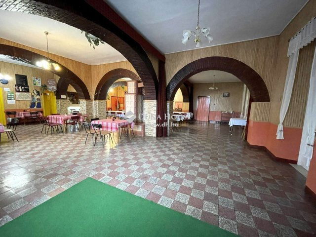 Eladó üzlethelyiség, Kisszálláson 53.9 M Ft