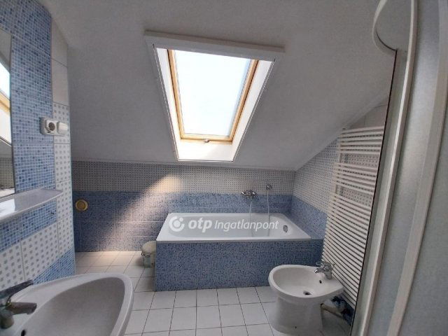 Eladó ikerház, Nyíregyházán 76.9 M Ft, 6 szobás
