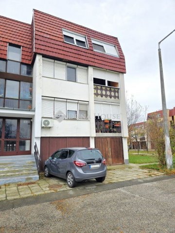 Eladó garázs, Pécsett, Ércbányász utcában 8.5 M Ft