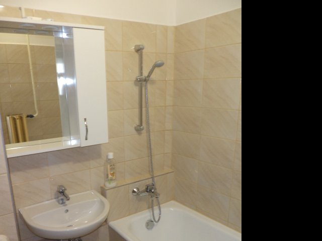 Kiadó panellakás, albérlet, Hajmáskéren 90 E Ft / hó, 1 szobás