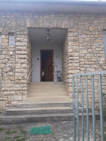 Eladó családi ház, Zircen 68 M Ft, 4 szobás