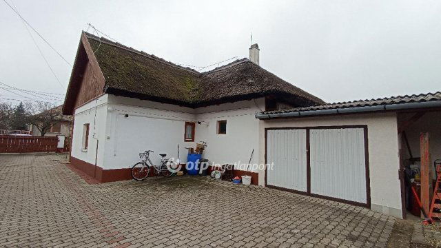 Eladó családi ház, Jászfényszarun 59.9 M Ft, 3 szobás