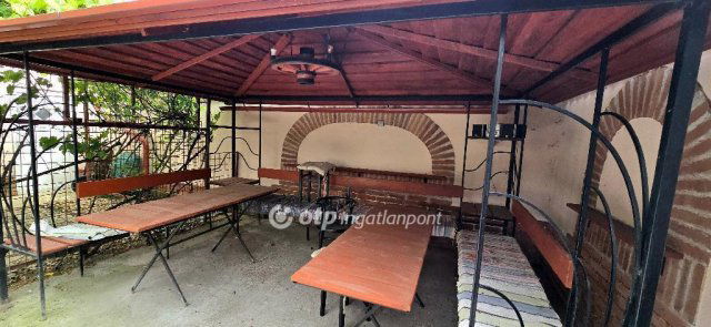 Eladó családi ház, Debrecenben 131.9 M Ft, 6 szobás