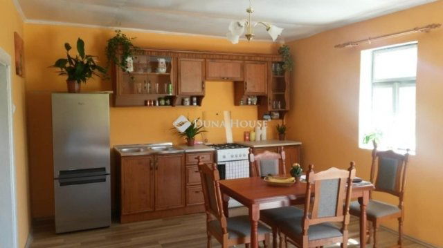 Eladó családi ház, Tápióságon 30 M Ft, 3 szobás