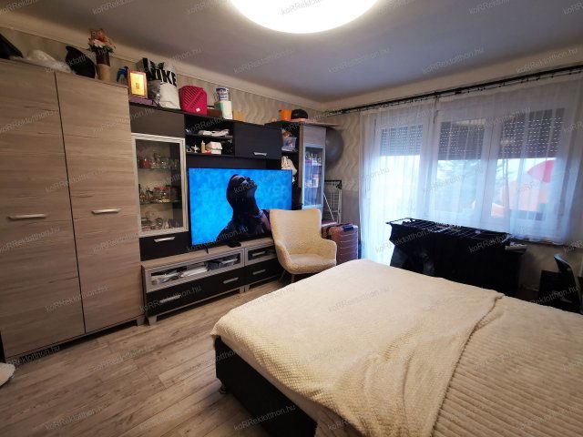 Eladó téglalakás, Jászberényben 38 M Ft, 3 szobás