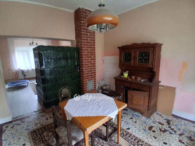 Eladó családi ház, Ácson 52 M Ft, 4 szobás